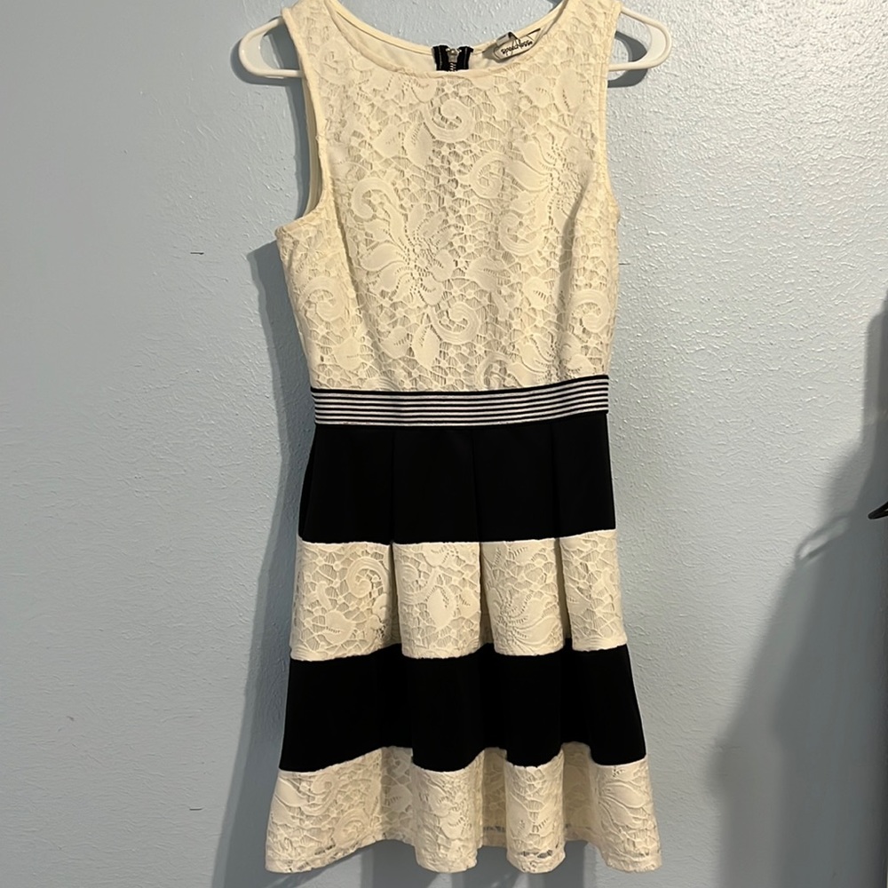 Black/White Lace Dress in Youth XL
